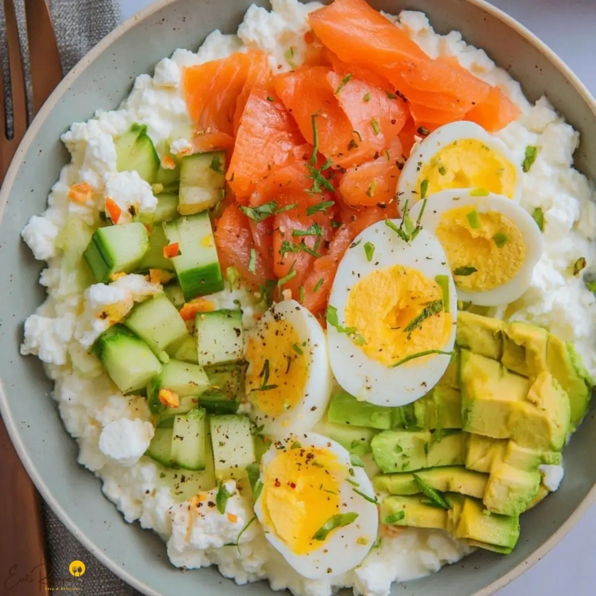 Easy Cottage Cheese Salad with Smoked Salmon & Avocado